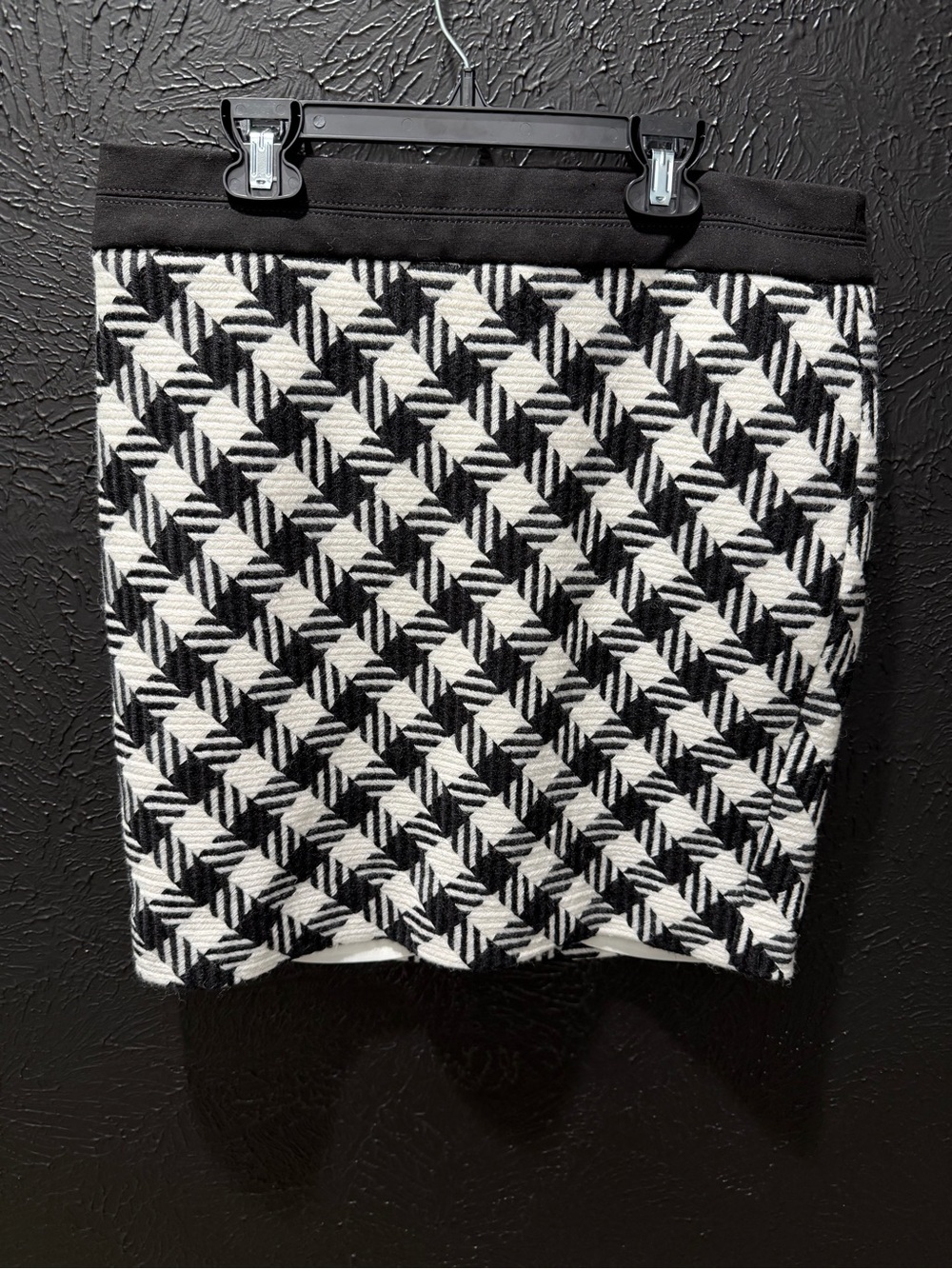 White House Black Market Black and White Textured Geometric Pencil Skirt